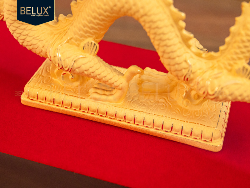 Tượng Rồng cầm ngọc vàng cát 16x3x9cm